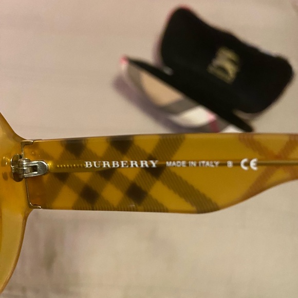 Used authentic Burberry Sunglasses - Picture 5 of 5